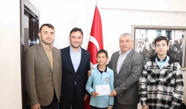 Harçlıklarını biriktirip Filistin’e bağışladılar