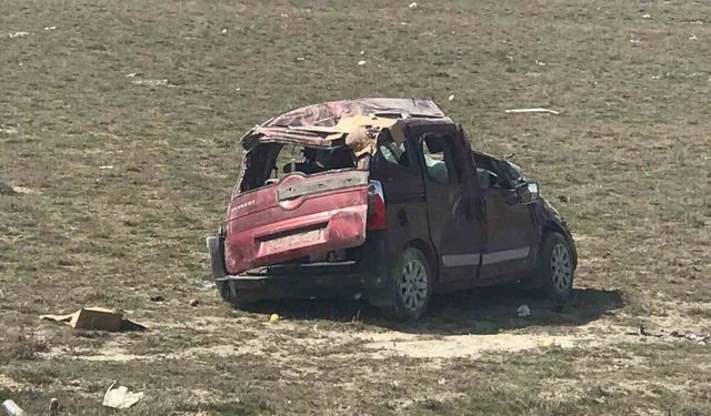 Konya’da hafif ticari araç takla attı: 5 yaralı