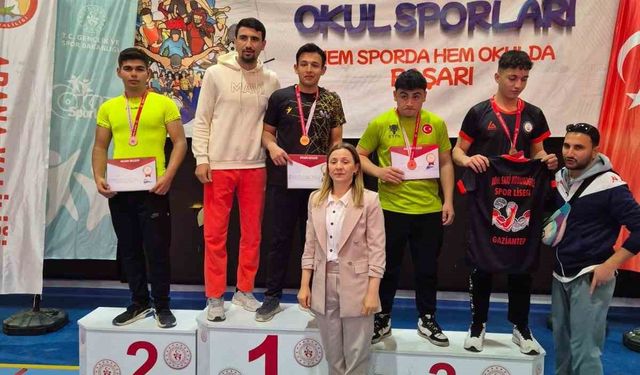 Niğdeli sporcu bilek güreşinde Türkiye Şampiyonası’nda yarışacak