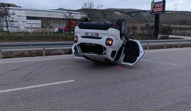 Ankara’da kontrolden çıkan otomobil takla attı: 3 yaralı