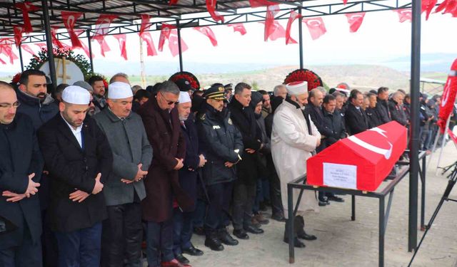 Ankara’da trafik kazasında şehit olan polis son yolcuğuna uğurlandı