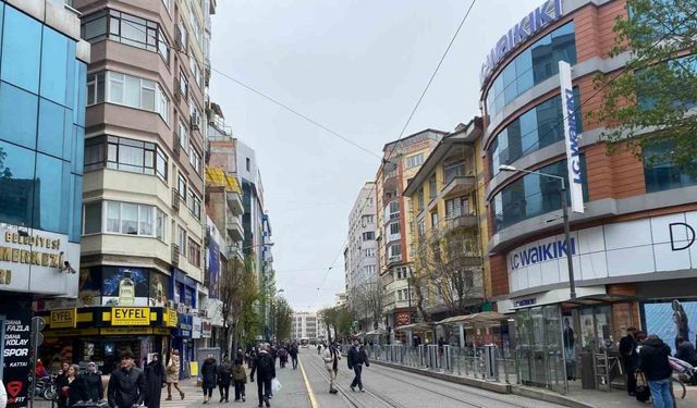 Eskişehir’de soğuk havanın etkisiyle kent merkezi sakinleşti