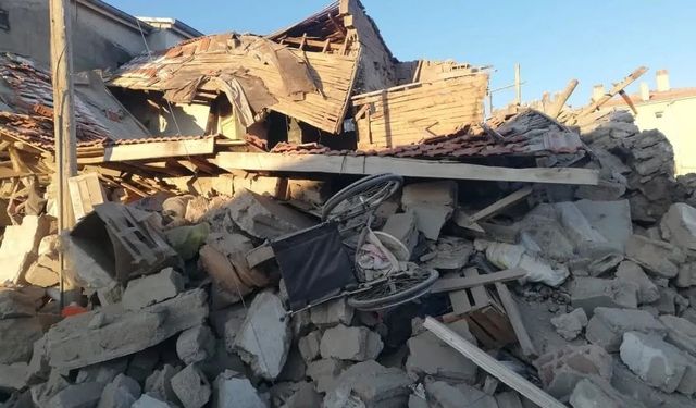 Kayseri’de ev ve ahır çöktü, 37 hayvan telef oldu