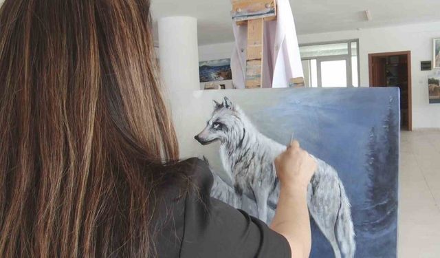 Kurtlara adanmış bir fırça: Türkiye’nin tek kadın realist kurt ressamı