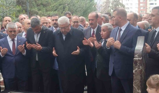 MHP’nin Kurucu Lideri Alparslan Türkeş, mezarı başında anıldı