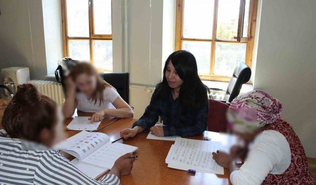 Okula gidemeyen yükümler için okuma yazma kursları düzenlendi