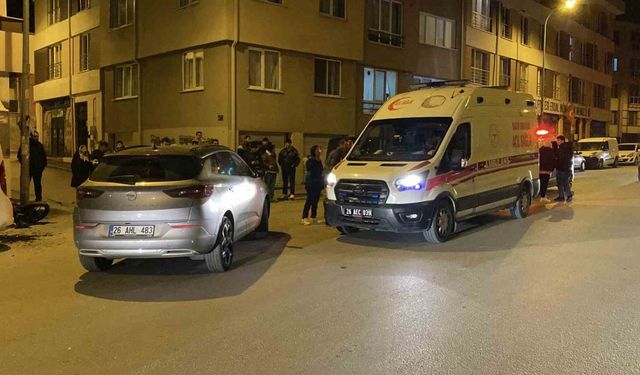 Peş peşe 2 araca çarpan motosikletin sürücüsü ağır yaralandı