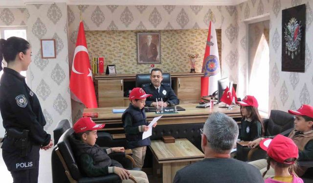 Polis Haftası’nda çocukların polislik hayali bir günlüğüne gerçek oldu