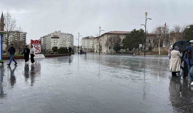 Sivas’ta dolu vatandaşlara zor anlar yaşattı