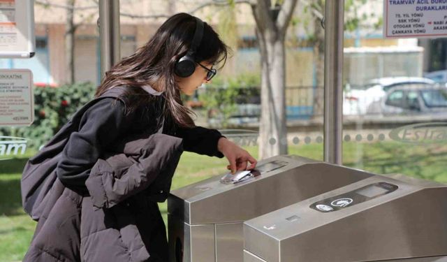 Türkiye’nin en uzun öğrenci abonman kartı Eskişehir’de