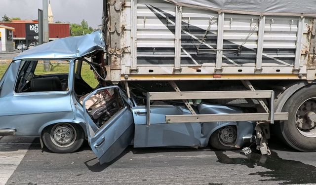 Aksaray’da otomobil tırın altına girdi: 1 ağır yaralı