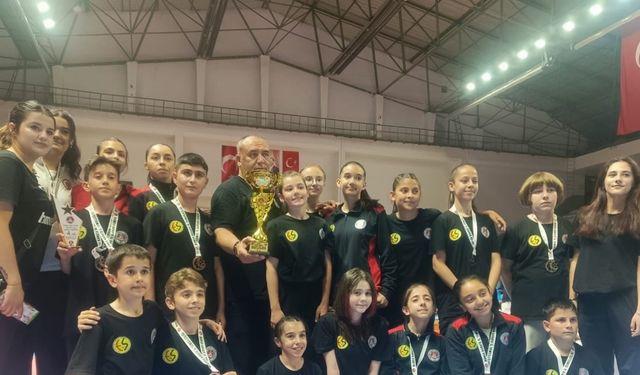Eskişehirli sporcular ’İller Arası Karate Ligi’nde derece elde etti