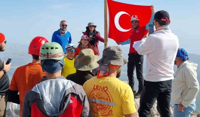 Kırşehirli 3 dağcı Anamas Dağları Dedegöl Zirvesine tırmandı