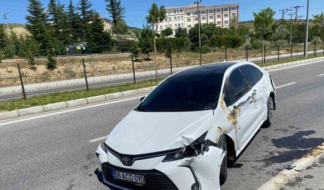 2 araç çarpıştı, 2 kişi yaralandı