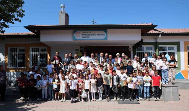 Başkan Özdoğan, öğrencilerin karne heyecanına ortak oldu