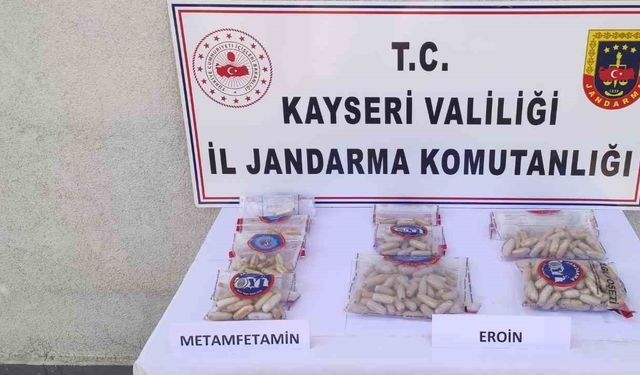 Mide ve bağırsaklarında 3 kilo uyuşturucuyla yakalandılar