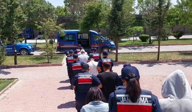 Uyuşturucudan gözaltına alınan 3 kişi tutuklandı