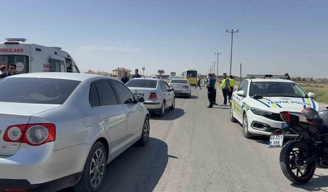 Dur ihtarına uymayan motosikletli polise çarptı