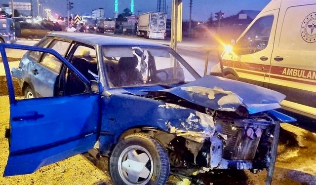 Otomobil ile tır çarpıştı: 3 yaralı