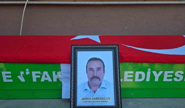 Trafik kazasında hayatını kaybeden belediye başkanı, son yolculuğuna uğurlandı