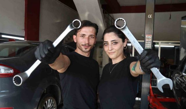 Eleman bulmakta sıkıntı çekti, eşini yanına alıp usta olarak yetiştirdi