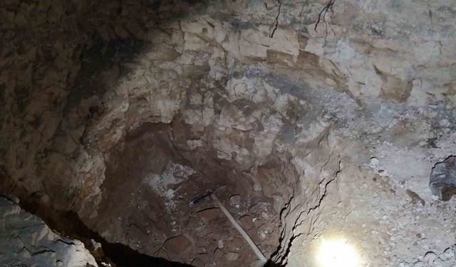 Kaçak kazı yapan şahısları jandarma suçüstü yakaladı