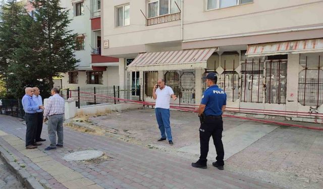 Kolonları kırılan bina tahliye edildi