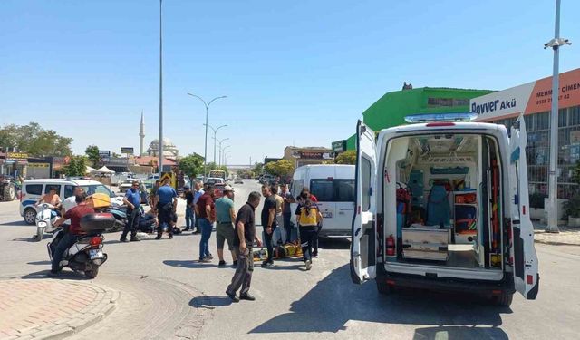 Minibüs ile motosiklet çarpıştı: 2 yaralı
