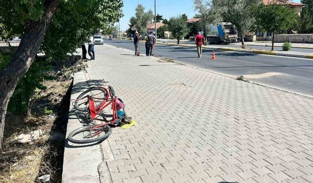 Otomobilin çarptığı bisiklet sürücüsü yaşamını yitirdi