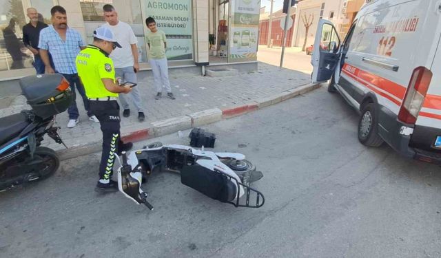 Otomobille elektrikli bisiklet çarpıştı: 2 yaralı