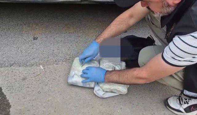 Yolcu otobüsünün bagajında 1 kilo uyuşturucu madde ele geçirilirdi