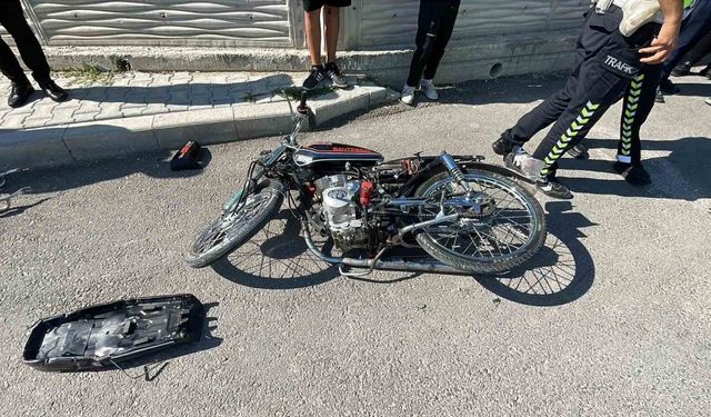 1’i ağır 2 kişinin yaralandığı kaza kamerada