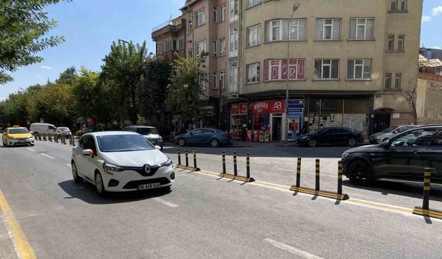 Atatürk caddesi dubaları tartışma konusu