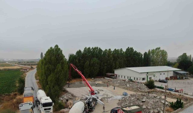 Düğün salonu için ilk beton atıldı