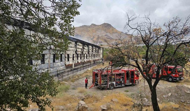 Fabrika yangını: Ekipler müdahale ediyor