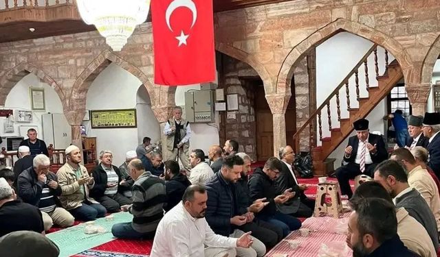 Gaziler sabah namazında buluştu
