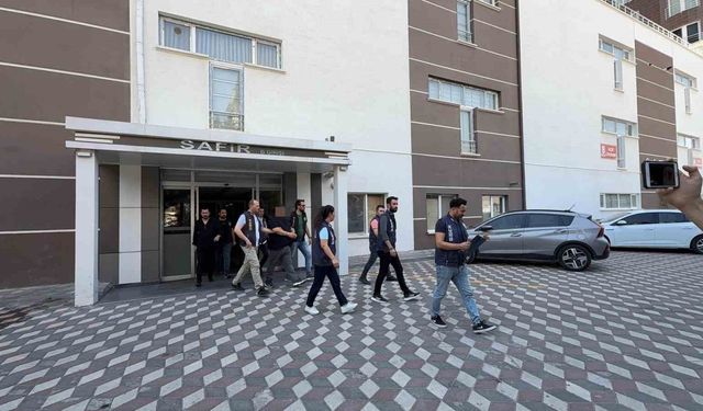 Halk arasında endişe korku ve panik oluşturmak suçundan gözaltına alındı