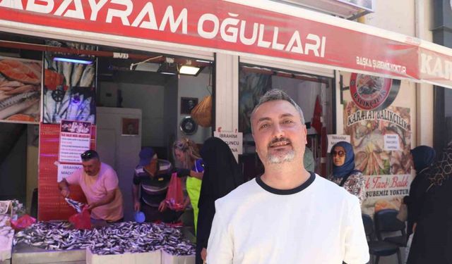 Kandilde bu sefer lokma yerine 1 ton hamsi ücretsiz dağıtıldı