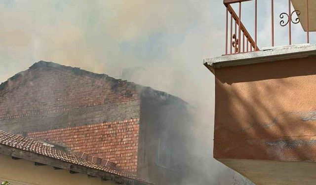 Korkutan ev yangını