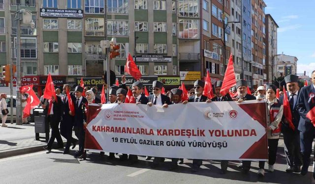 Sivas’ta Gaziler kol kola yürüdü