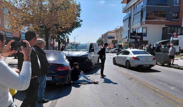 Ticari araç ile otomobil çarpıştı: 2 yaralı