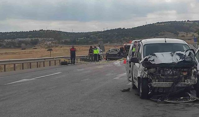 Trafik kazası 1 ölü 3 yaralı