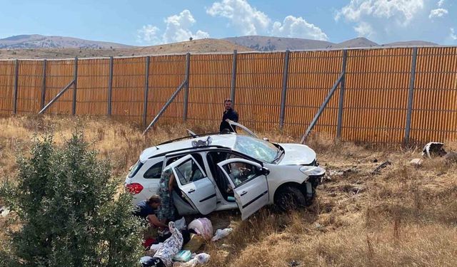 Yoldan çıkan araçtaki 1’i bebek 4 kişi yaralandı