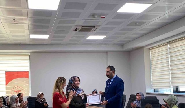 60 yaşında ilk yardım sertifikası aldı