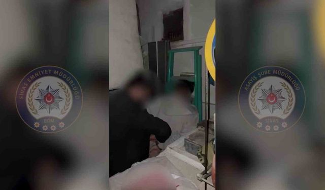 Aranan şahıs gizli bölmede yakalandı