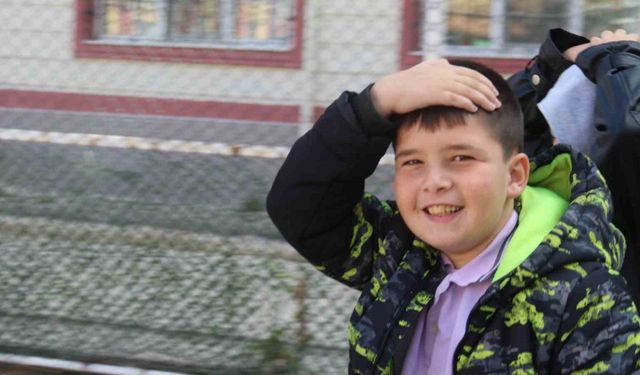 Deprem anında yapılması gerekenler öğrencilere uygulamalı olarak gösterildi