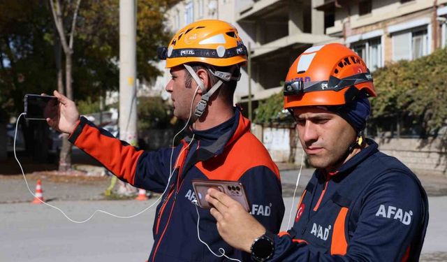 Gerçeği aratmayan deprem tatbikatı