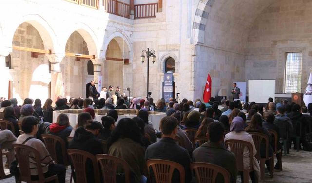 Hukuk Fakültesi öğrencileri dönemin ilk dersini 8 asırlık medresede işledi