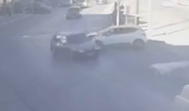 İki otomobil çarpıştı: 1 yaralı