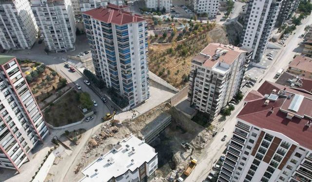 Korkutan toprak kayması: 300 kişinin yaşadığı 17 katlı bina boşaltıldı